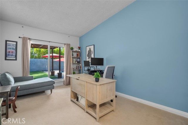 23701 Clarendon Street, Woodland Hills (los Angeles), CA 91367