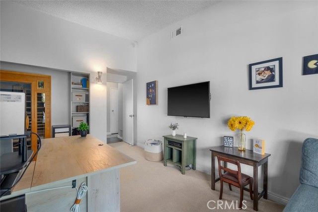 23701 Clarendon Street, Woodland Hills (los Angeles), CA 91367