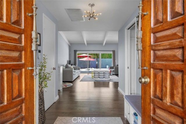 23701 Clarendon Street, Woodland Hills (los Angeles), CA 91367