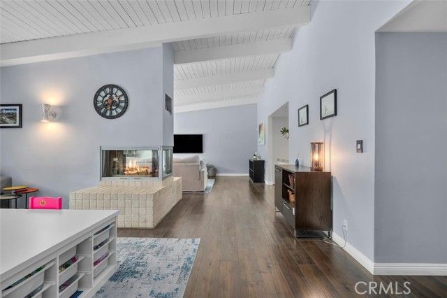 23701 Clarendon Street, Woodland Hills (los Angeles), CA 91367