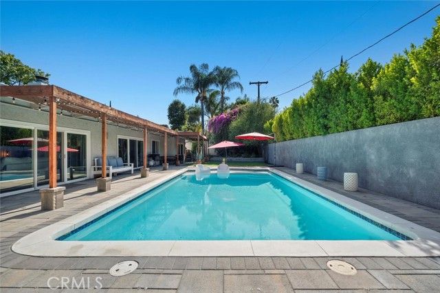 23701 Clarendon Street, Woodland Hills (los Angeles), CA 91367