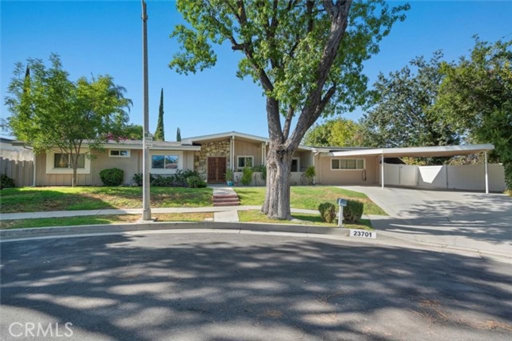 23701 Clarendon Street, Woodland Hills (los Angeles), CA 91367