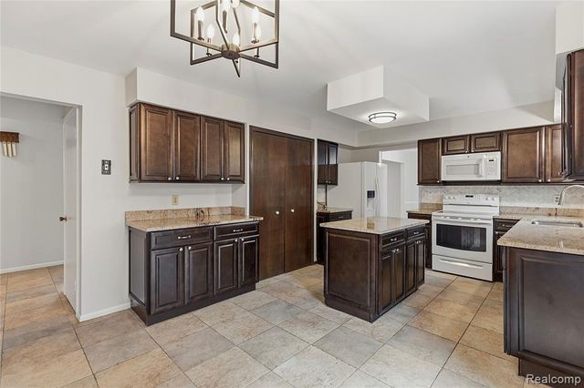5119 Greenbriar Drive, West Bloomfield, MI 48323