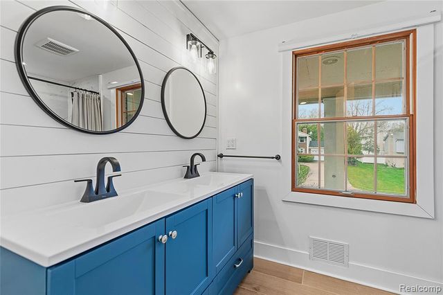 5119 Greenbriar Drive, West Bloomfield, MI 48323
