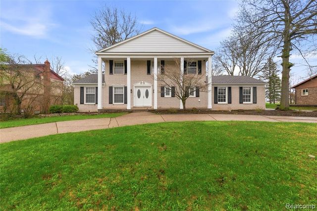 5119 Greenbriar Drive, West Bloomfield, MI 48323