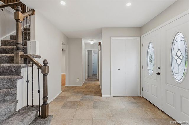 5119 Greenbriar Drive, West Bloomfield, MI 48323