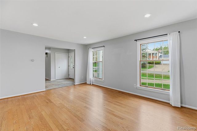 5119 Greenbriar Drive, West Bloomfield, MI 48323