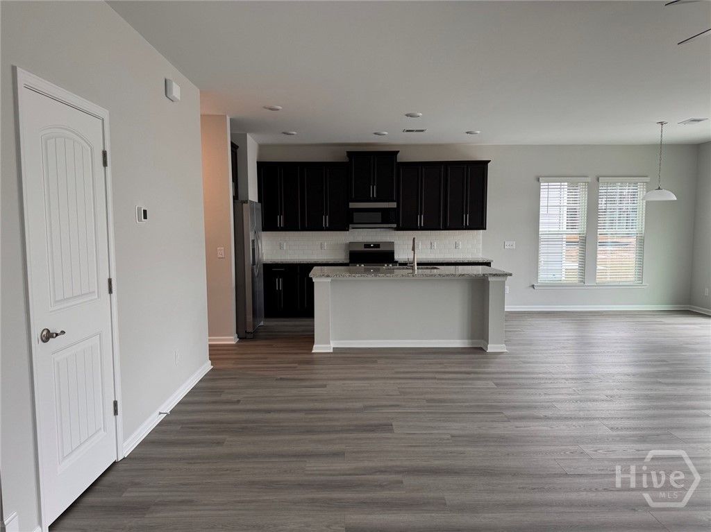 Image 4 of property listing at 105 Fenway Street, Savannah, GA 31407