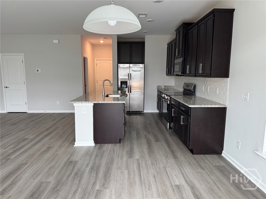 Image 5 of property listing at 105 Fenway Street, Savannah, GA 31407