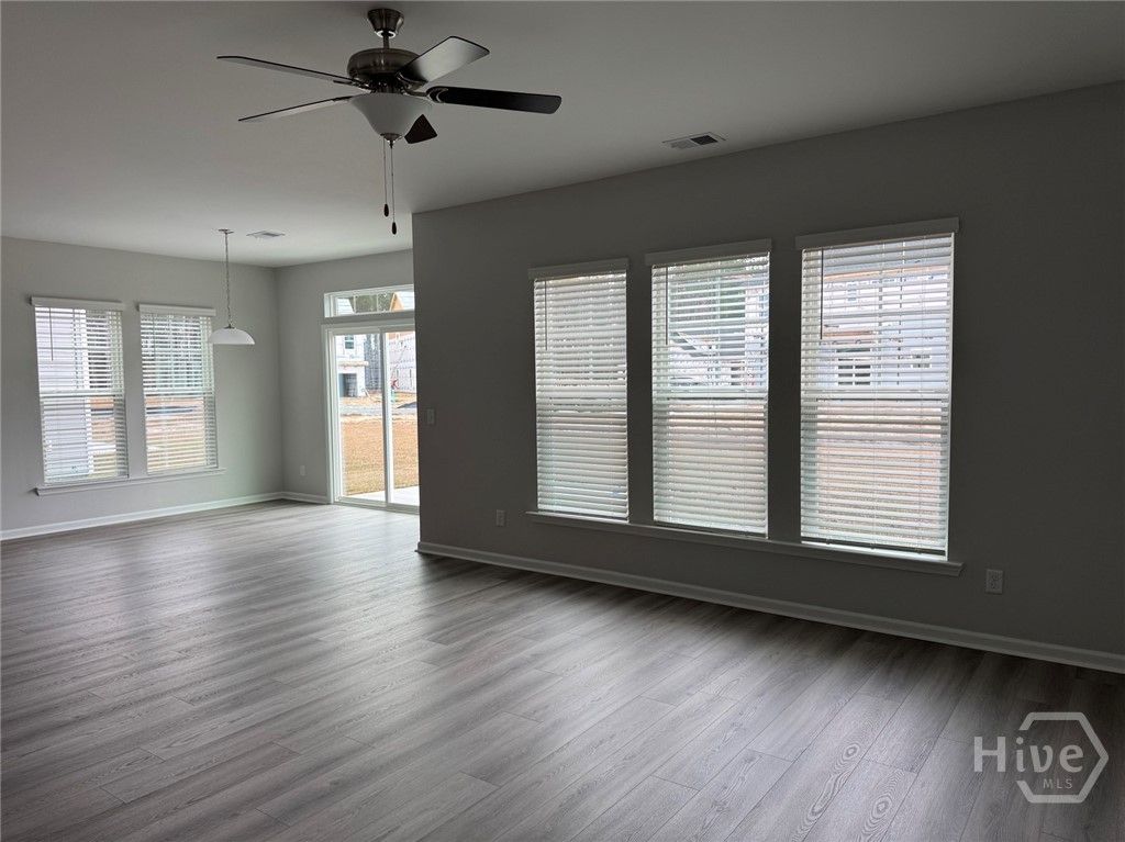 Image 8 of property listing at 105 Fenway Street, Savannah, GA 31407