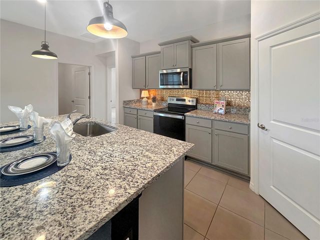 5043 STOKES WAY, Wildwood, FL 34785