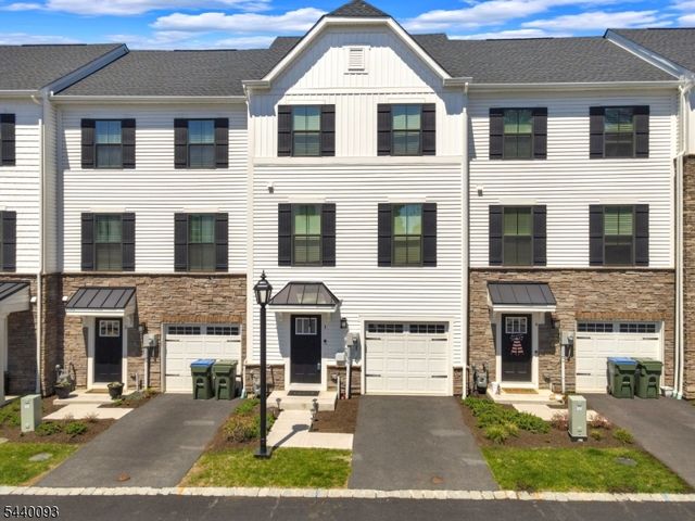 3 Saw Mill Cir, Hackettstown Town, NJ 07840