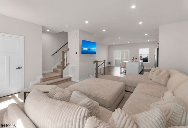 3 Saw Mill Cir, Hackettstown Town, NJ 07840