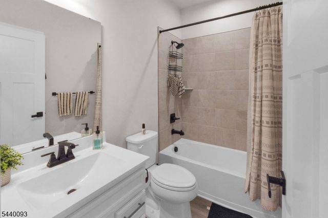 3 Saw Mill Cir, Hackettstown Town, NJ 07840