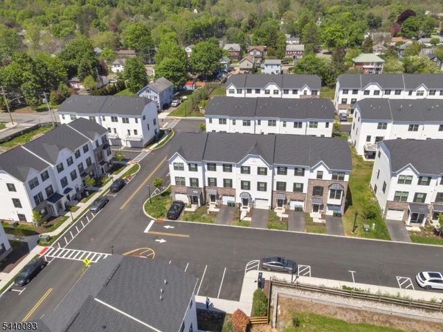 3 Saw Mill Cir, Hackettstown Town, NJ 07840