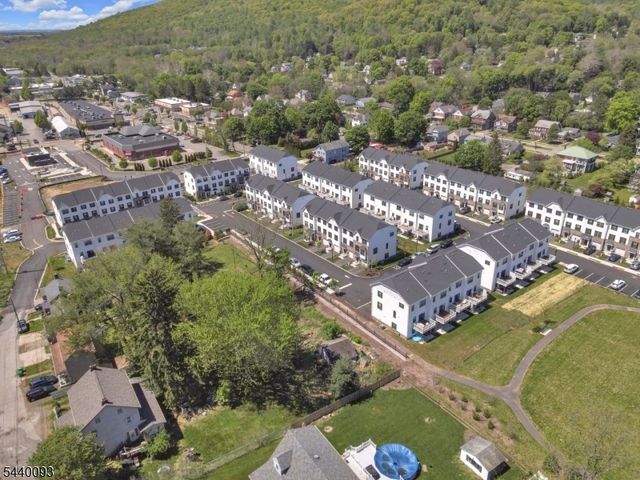 3 Saw Mill Cir, Hackettstown Town, NJ 07840