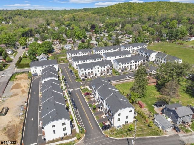 3 Saw Mill Cir, Hackettstown Town, NJ 07840