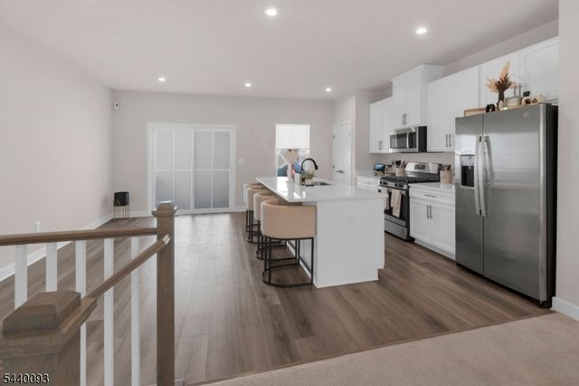 3 Saw Mill Cir, Hackettstown Town, NJ 07840