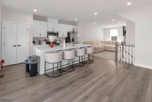 3 Saw Mill Cir, Hackettstown Town, NJ 07840