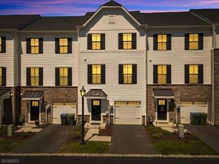 3 Saw Mill Cir, Hackettstown Town, NJ 07840