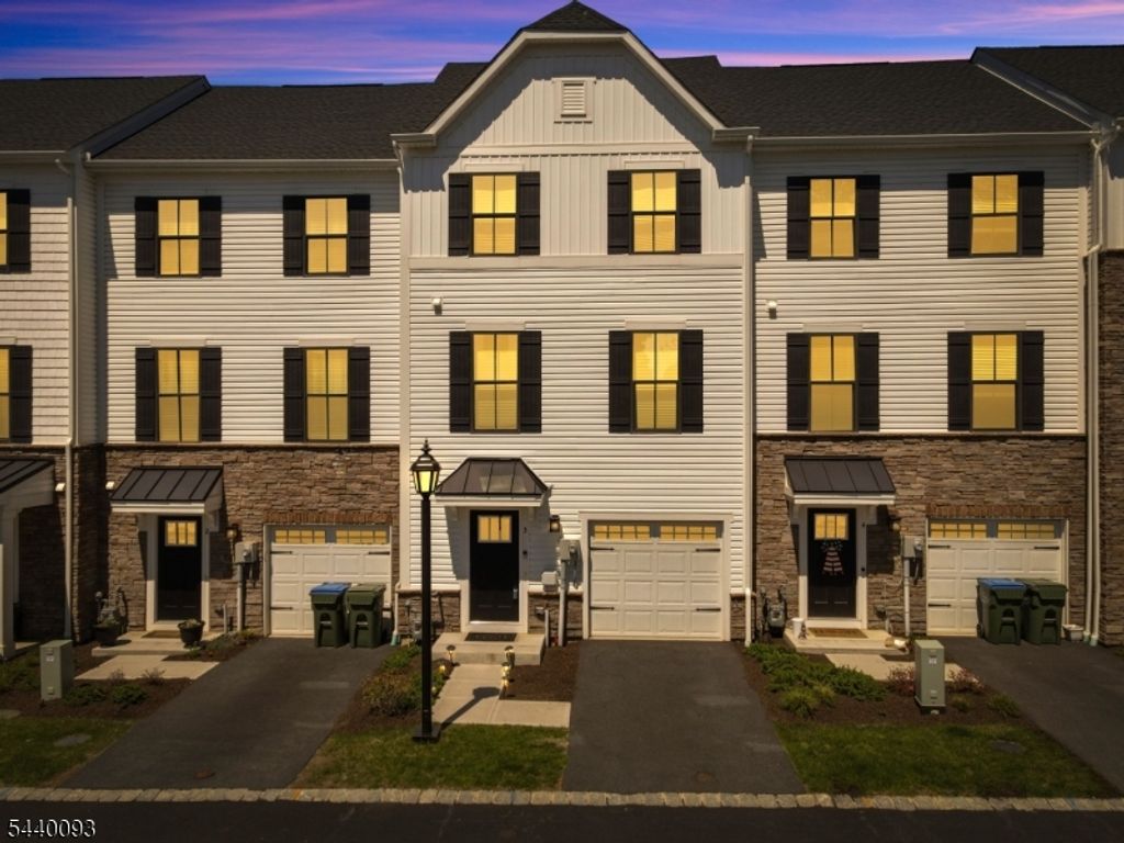 3 Saw Mill Cir, Hackettstown Town, NJ 07840