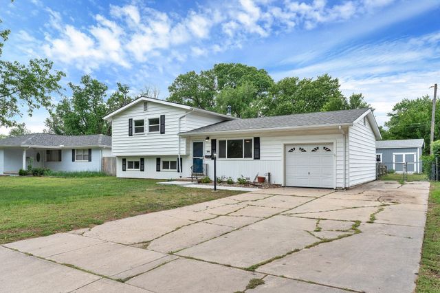 995 N Country Acres Ave, Wichita, KS 67212