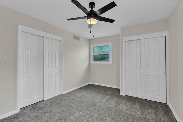 995 N Country Acres Ave, Wichita, KS 67212