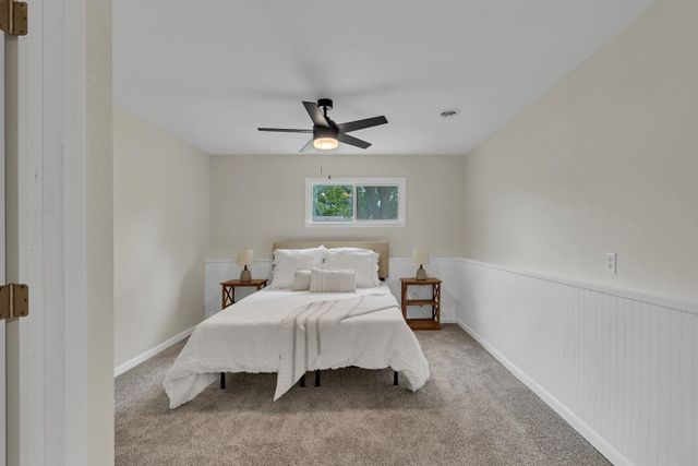 995 N Country Acres Ave, Wichita, KS 67212