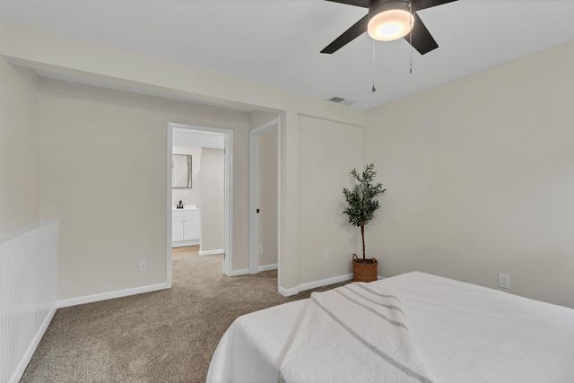 995 N Country Acres Ave, Wichita, KS 67212