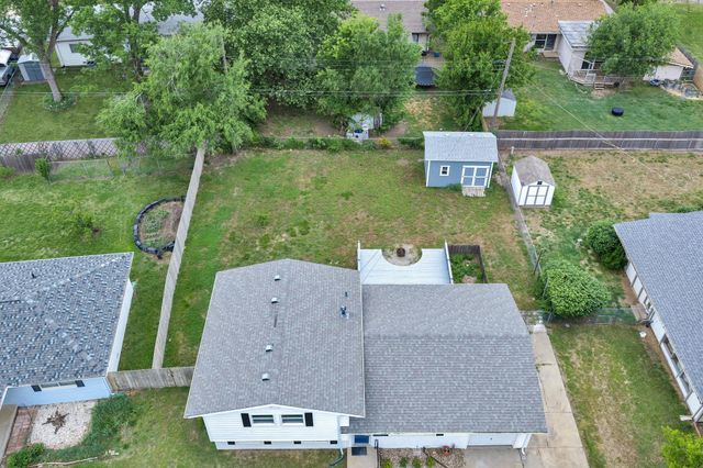 995 N Country Acres Ave, Wichita, KS 67212