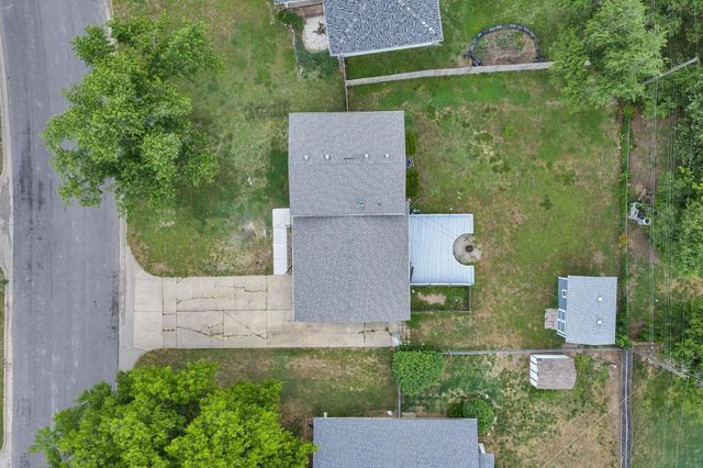 995 N Country Acres Ave, Wichita, KS 67212