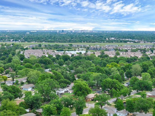 995 N Country Acres Ave, Wichita, KS 67212