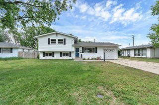 995 N Country Acres Ave, Wichita, KS 67212
