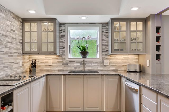 2925 Minnehaha Curve, Minnetonka, MN 55391