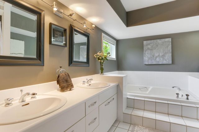 2925 Minnehaha Curve, Minnetonka, MN 55391