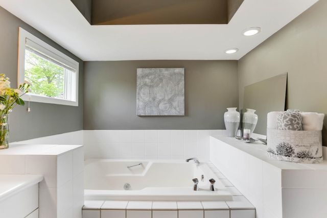 2925 Minnehaha Curve, Minnetonka, MN 55391
