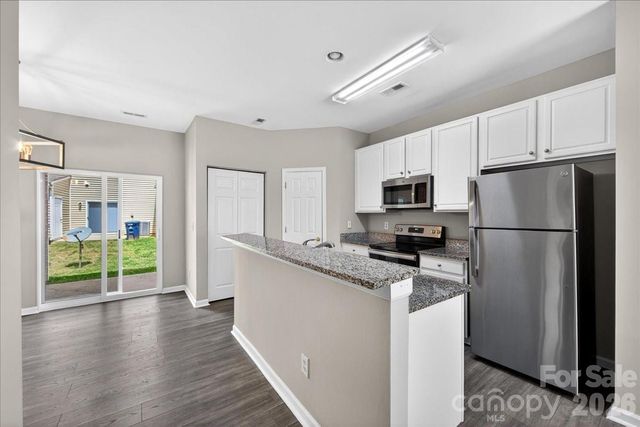 8619 Wandering Creek Way, Charlotte, NC 28227