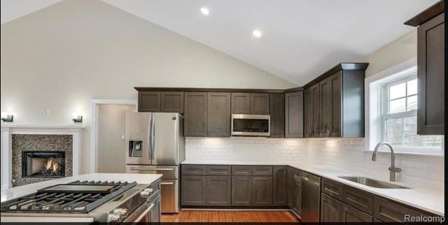 411 E Ferry Street, Detroit, MI 48202