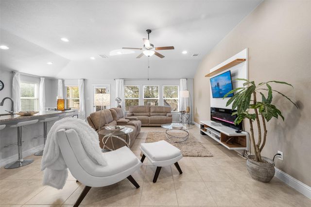 5302 Thunderbird ST, Lago Vista, TX 78645