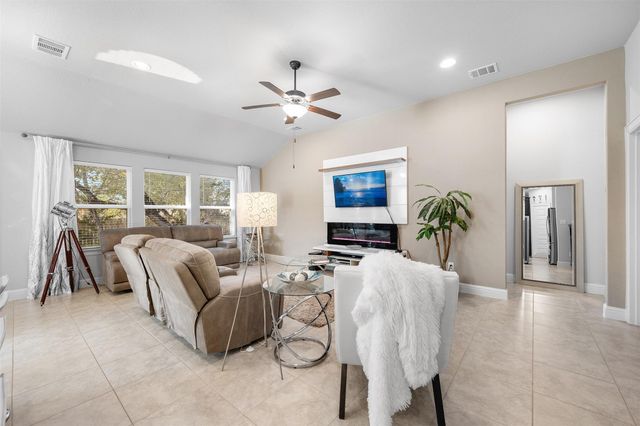 5302 Thunderbird ST, Lago Vista, TX 78645