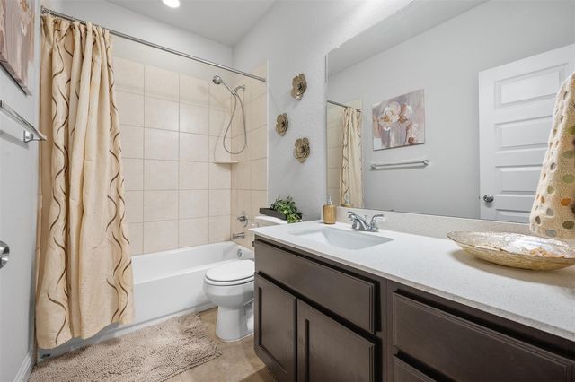 5302 Thunderbird ST, Lago Vista, TX 78645