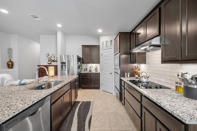 5302 Thunderbird ST, Lago Vista, TX 78645