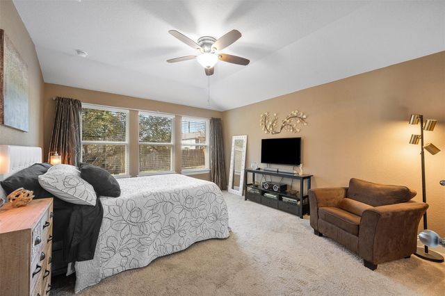 5302 Thunderbird ST, Lago Vista, TX 78645