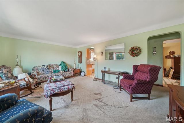 11358 Dorsett Road, Maryland Heights, MO 63043