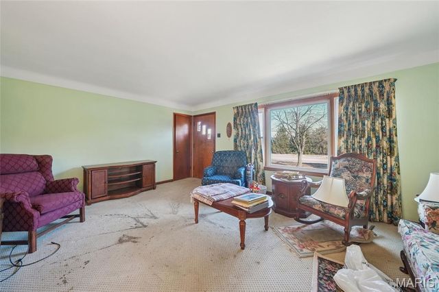 11358 Dorsett Road, Maryland Heights, MO 63043