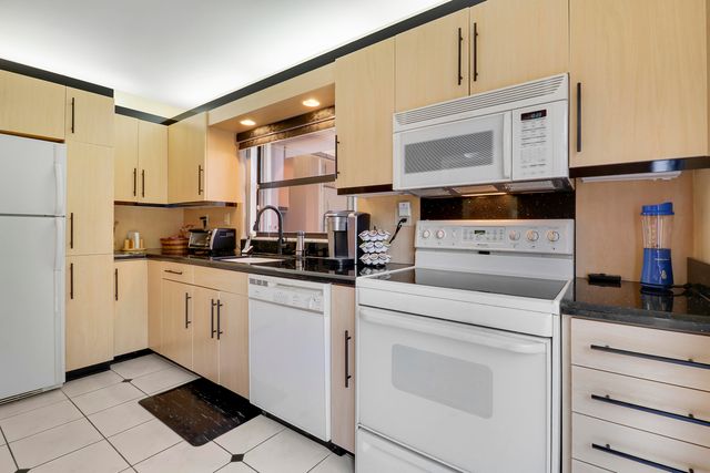 5481 Mirror Lakes Boulevard, Boynton Beach, FL 33472