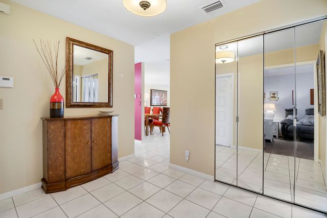 5481 Mirror Lakes Boulevard, Boynton Beach, FL 33472