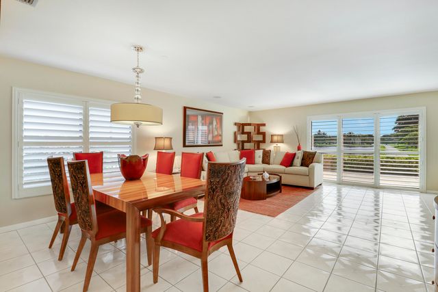 5481 Mirror Lakes Boulevard, Boynton Beach, FL 33472