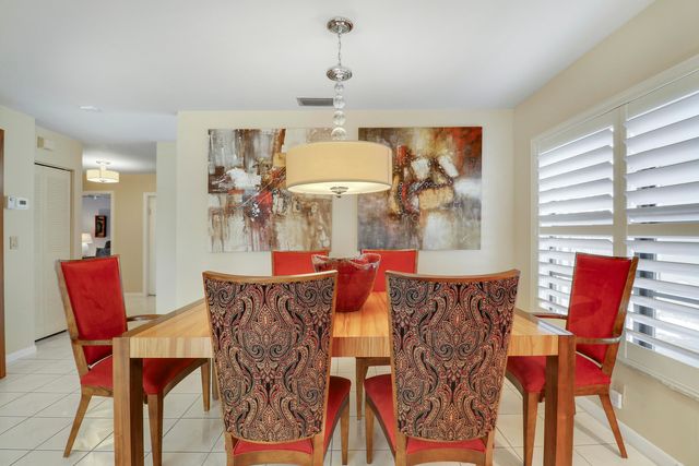 5481 Mirror Lakes Boulevard, Boynton Beach, FL 33472