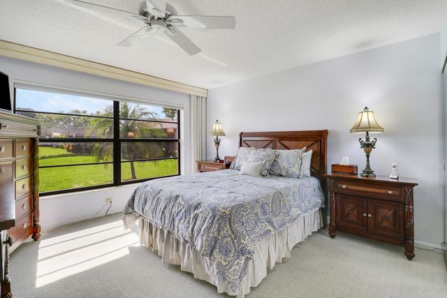 5481 Mirror Lakes Boulevard, Boynton Beach, FL 33472